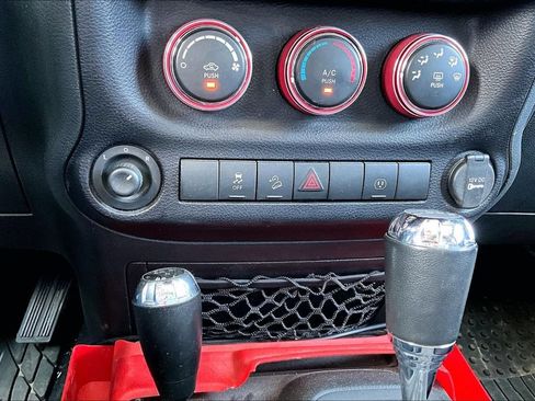 Used 2015 Jeep Wrangler Unlimited Sahara w/ Max Tow Package AWD/4WD image 11