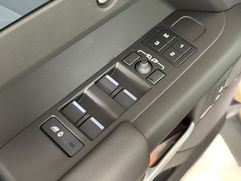 New 2026 Land Rover Defender 130 X-Dynamic SE AWD/4WD image 22