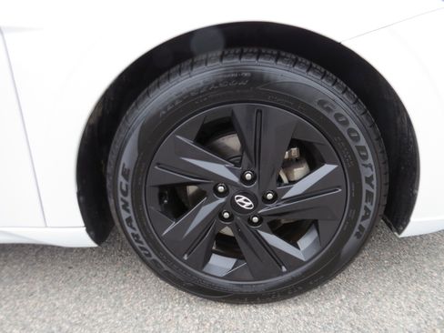 Used 2021 Hyundai Elantra SEL image 10