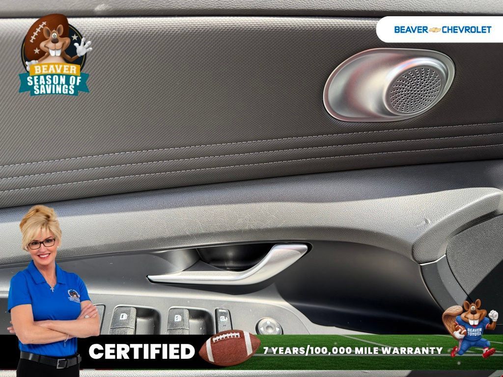 Used 2025 Hyundai Elantra SEL FWD image 35