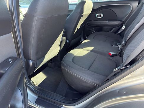 Used 2017 Kia Soul + image 11