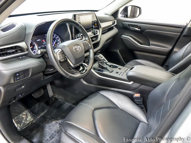 Used 2020 Toyota Highlander XLE AWD/4WD image 11