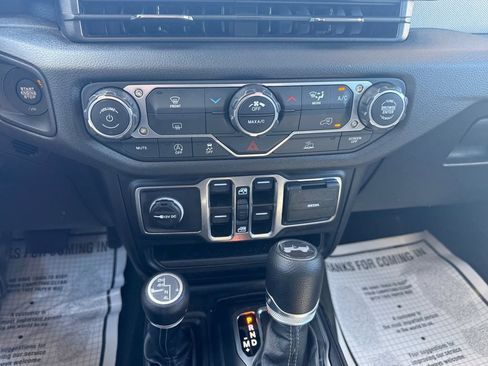 Used 2025 Jeep Wrangler Unlimited Sport AWD/4WD image 22