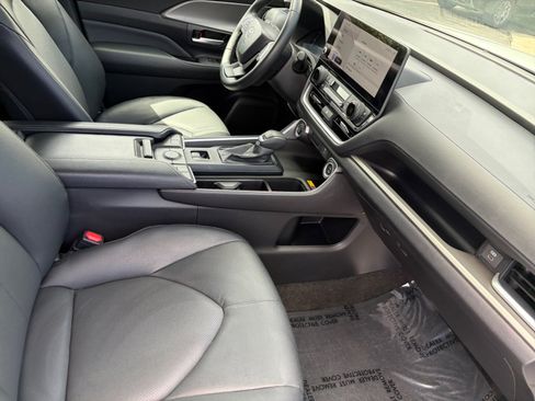 Used 2026 Toyota Grand Highlander AWD image 28