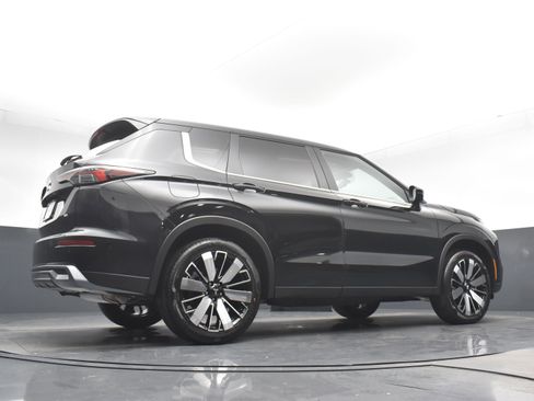 New 2025 Mitsubishi Outlander SE image 25