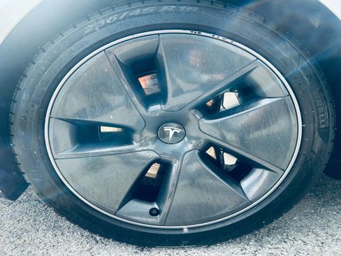 Used 2022 Tesla Model 3 Standard Range image 19