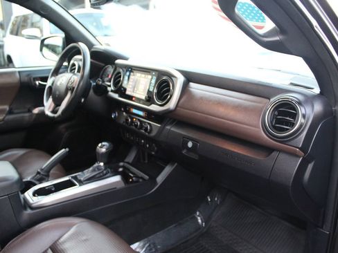 Used 2017 Toyota Tacoma Limited image 23