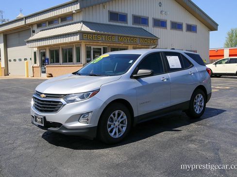 Used 2020 Chevrolet Equinox LS FWD image 2