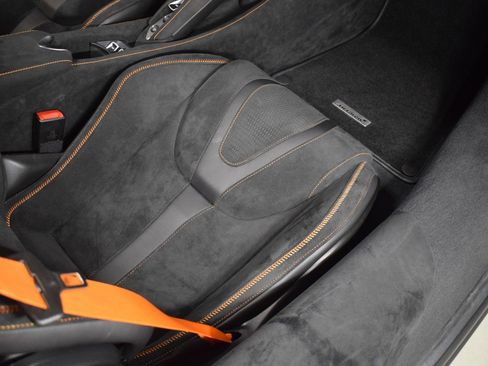 Used 2024 McLaren 750S Spider RWD image 21