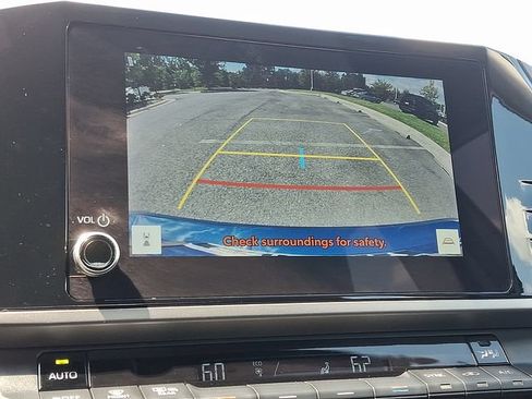 Used 2025 Toyota Camry LE AWD/4WD image 17