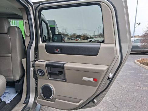 Used 2003 HUMMER H2 w/ Preferred Equipment Group AWD/4WD image 14