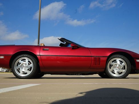 Used 1990 Chevrolet Corvette Convertible image 19