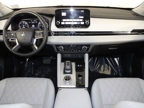 Used 2024 Mitsubishi Outlander SEL image 20