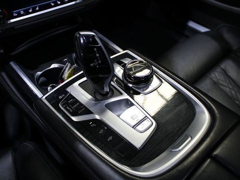 Used 2022 BMW 750i xDrive w/ Executive Package image 39