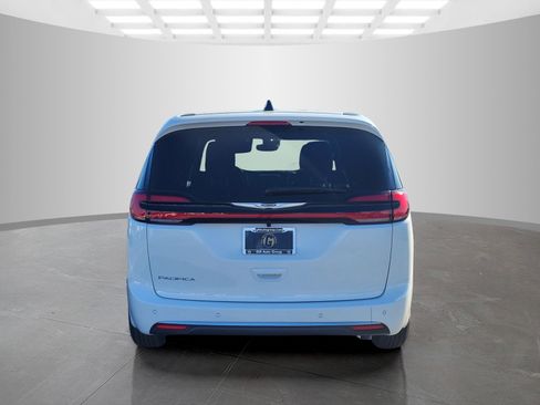 New 2026 Chrysler Pacifica Select image 5