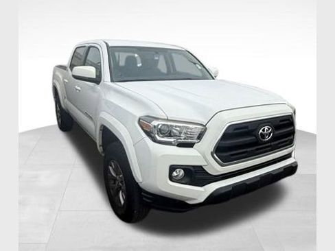 Used 2017 Toyota Tacoma SR5 image 1
