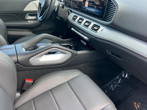 Used 2025 Mercedes-Benz GLE 450e 4MATIC image 18