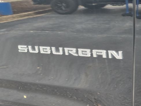 Used 2026 Chevrolet Suburban LT image 7