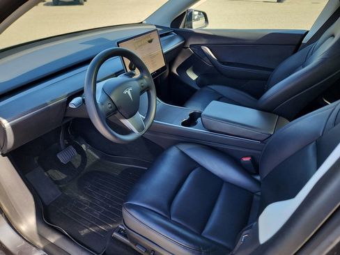 Used 2020 Tesla Model Y Long Range image 18