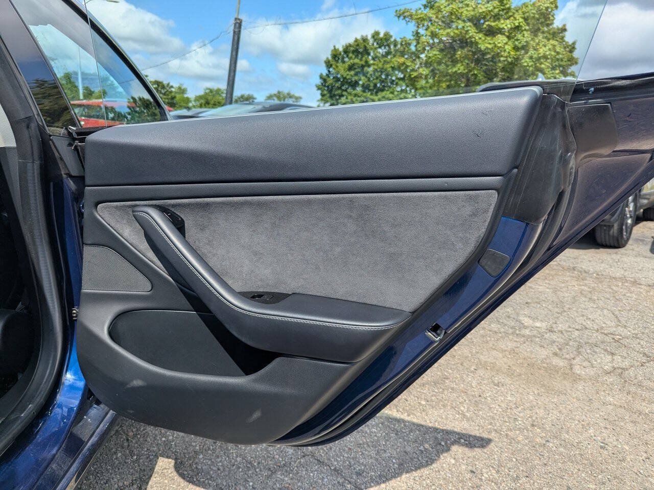 Used 2018 Tesla Model 3 Long Range RWD image 17