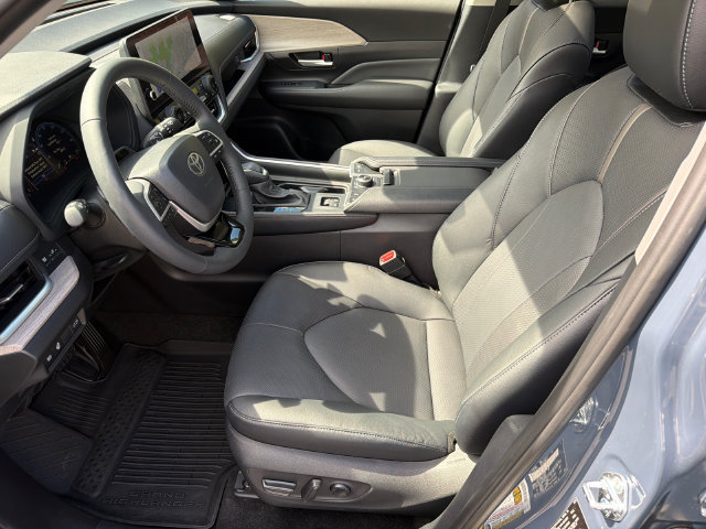 Used 2026 Toyota Grand Highlander AWD image 10