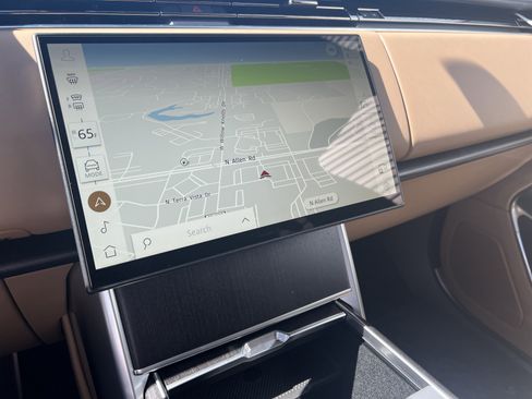 New 2026 Land Rover Range Rover Long Wheelbase SE image 10