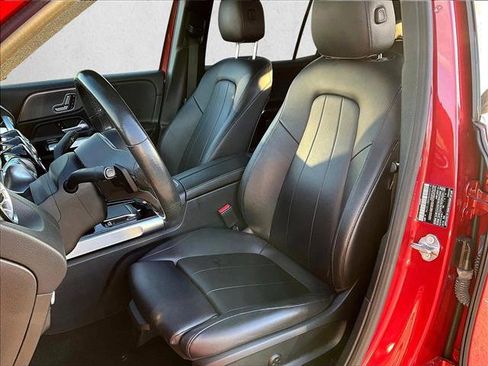 Used 2021 Mercedes-Benz GLB 250 4MATIC image 24