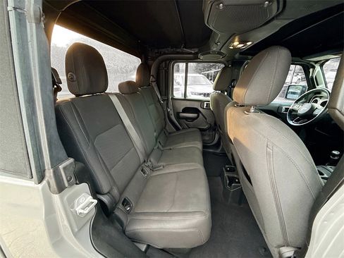 Used 2022 Jeep Gladiator Sport image 31