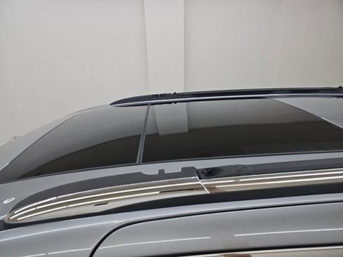 Used 2020 Chrysler Pacifica Limited image 2