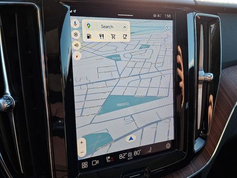 Used 2023 Volvo XC60 B5 Plus image 18