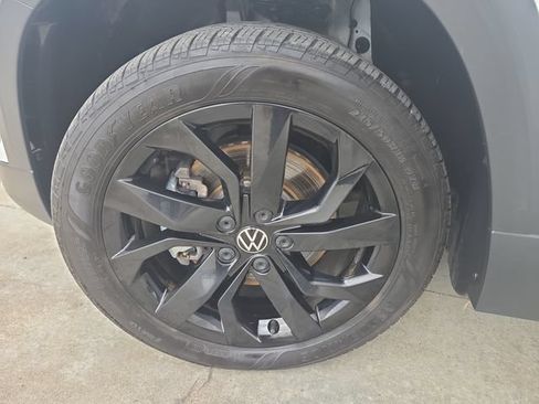 Used 2022 Volkswagen Taos SE FWD image 25