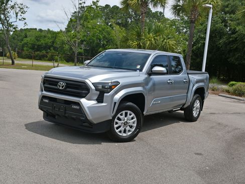 Certified 2024 Toyota Tacoma SR5 AWD/4WD image 6