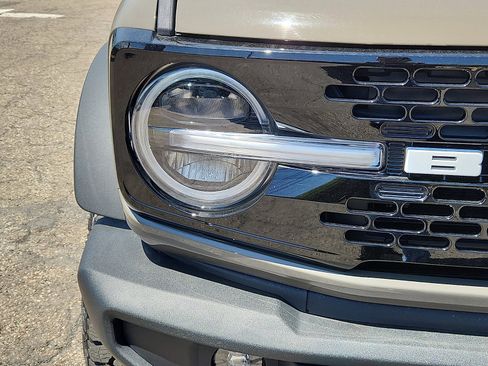 Used 2025 Ford Bronco Outer Banks w/ Sasquatch Package AWD/4WD image 9