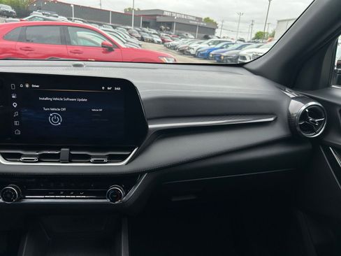 Used 2025 Chevrolet Equinox LT FWD image 30