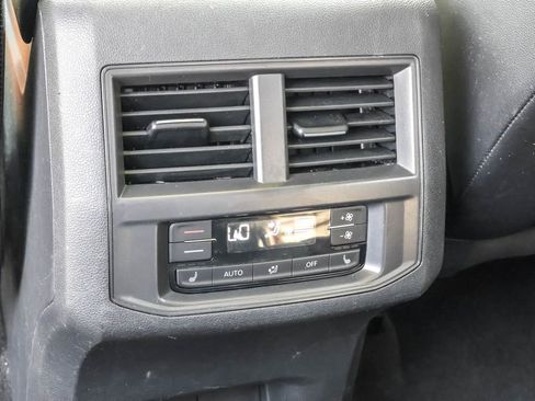 Used 2022 Volkswagen Atlas SEL Premium image 32