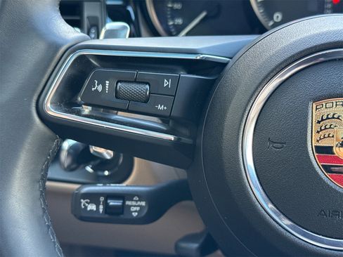 Used 2025 Porsche Macan image 27