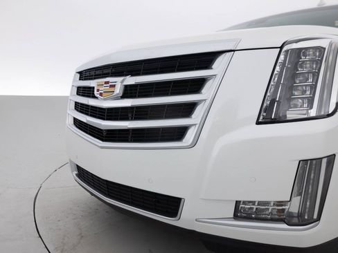 Used 2016 Cadillac Escalade Luxury AWD/4WD image 15