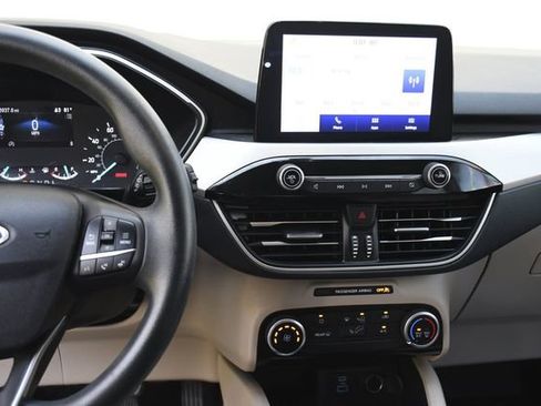 Used 2022 Ford Escape SE image 11