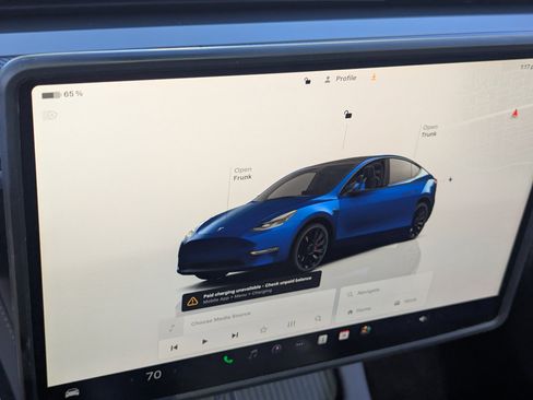 Used 2025 Tesla Model Y Performance image 24