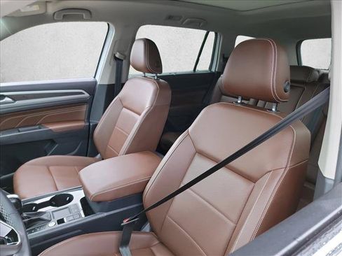 Used 2023 Volkswagen Atlas SE w/ Panoramic Sunroof Package FWD image 13