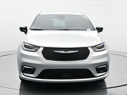 New 2026 Chrysler Pacifica Select