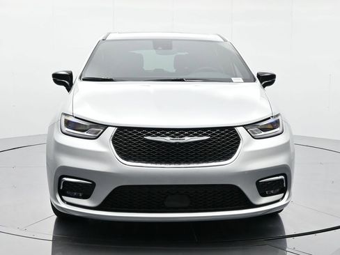 New 2026 Chrysler Pacifica Select image 2