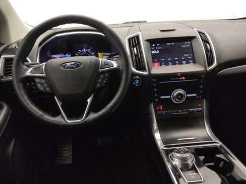 Used 2019 Ford Edge Titanium image 22