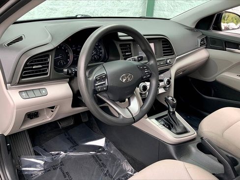 Used 2019 Hyundai Elantra SE image 14