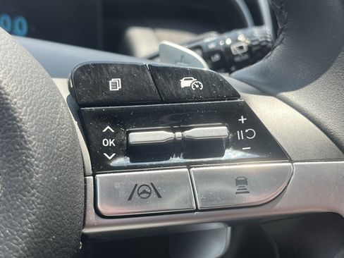 Used 2024 Hyundai Tucson Limited AWD/4WD image 16