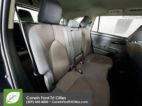 Used 2024 Toyota Highlander LE image 16
