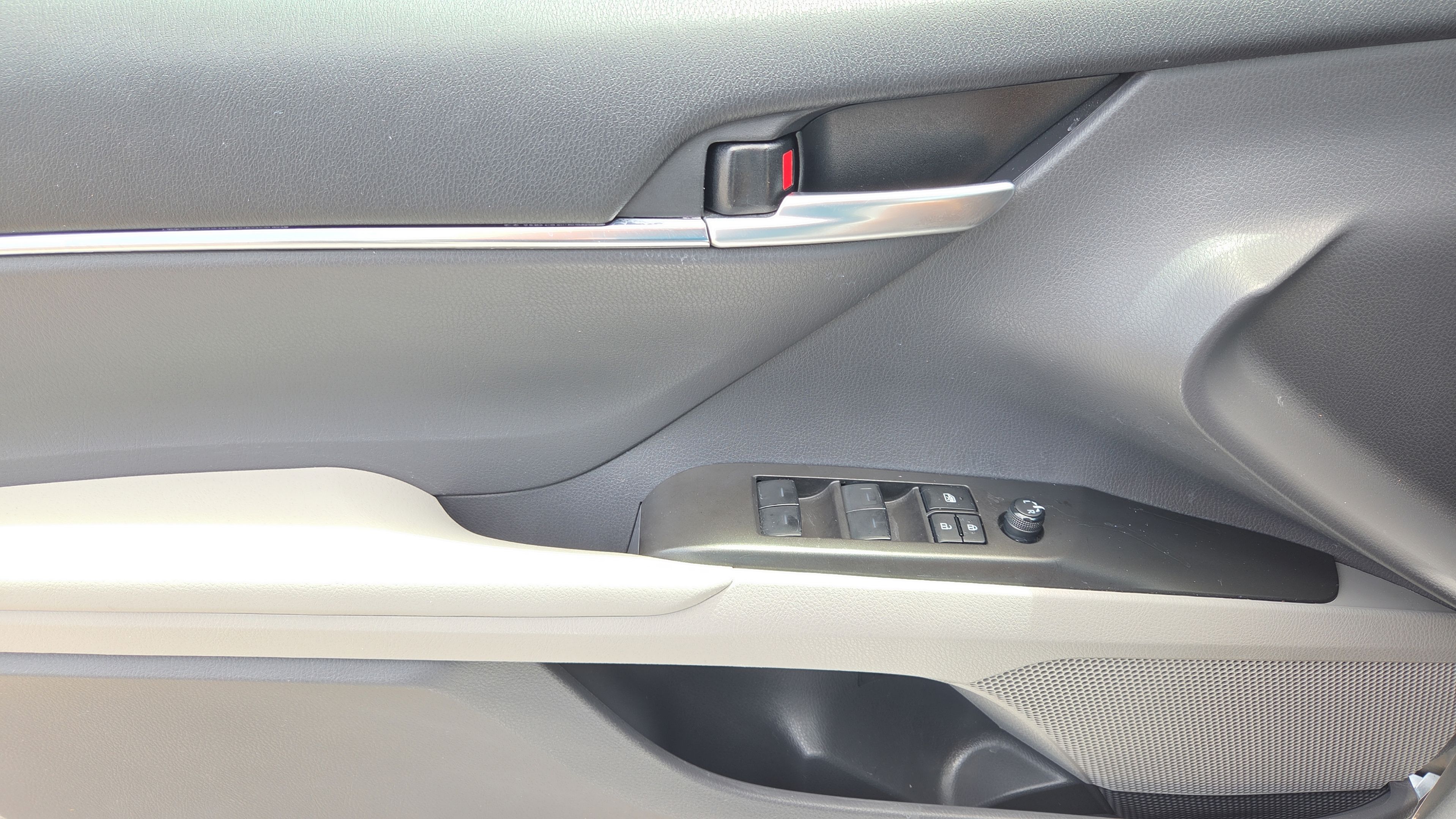 Used 2024 Toyota Camry SE FWD image 16