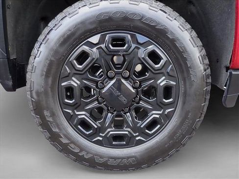 Used 2023 GMC Sierra 2500 AT4 w/ AT4 Preferred Package AWD/4WD image 7