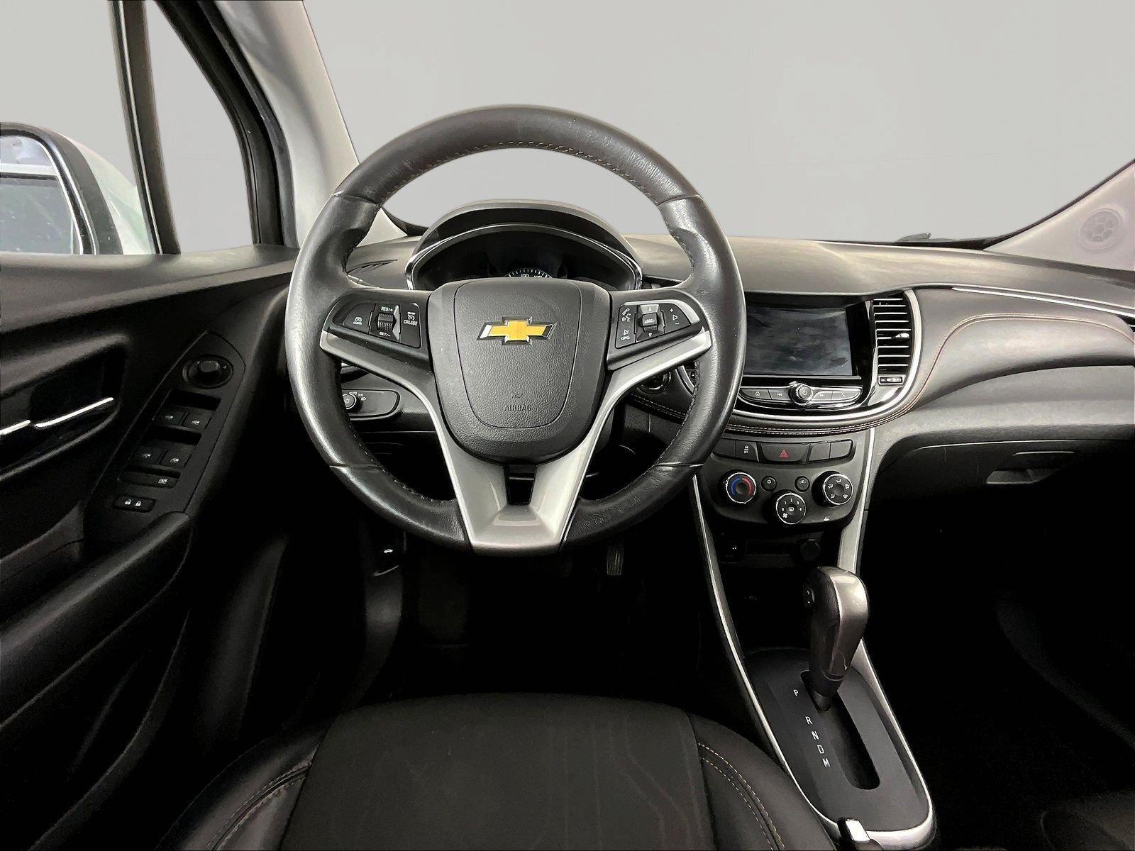 Used 2022 Chevrolet Trax LT w/ LT Convenience Package AWD/4WD image 8