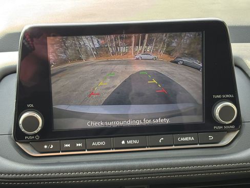 Used 2025 Nissan Rogue SV image 25